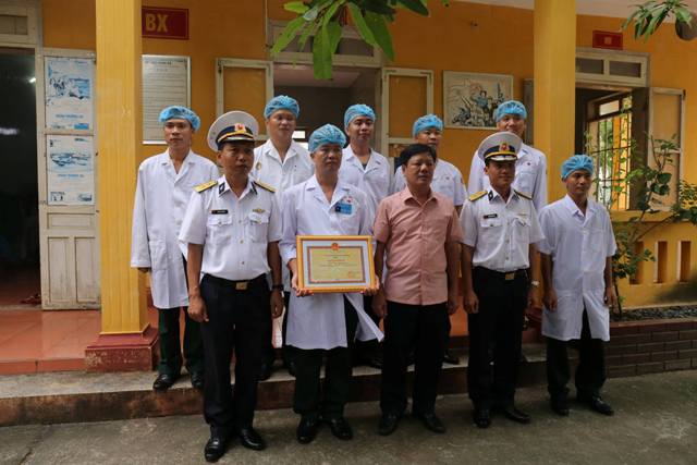 Médicos militares de Truong Sa contribuyen a la protección de soberanía nacional